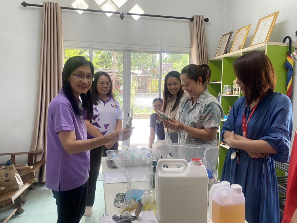 DIPROM Center 2 ติดตามการดำเนินงานของผู้เชี่ยวชาญ กิจกรรมการพัฒนาผลิตภัณฑ์สมุนไพรเชิงพื้นที่เพื่อสุขภาพและความงาม (Herbal city - Herbal product )