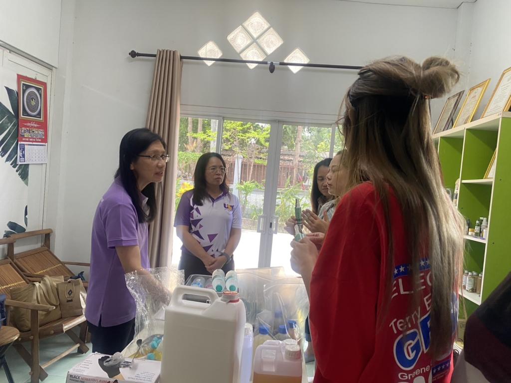 DIPROM Center 2 ติดตามการดำเนินงานของผู้เชี่ยวชาญ กิจกรรมการพัฒนาผลิตภัณฑ์สมุนไพรเชิงพื้นที่เพื่อสุขภาพและความงาม (Herbal city - Herbal product )