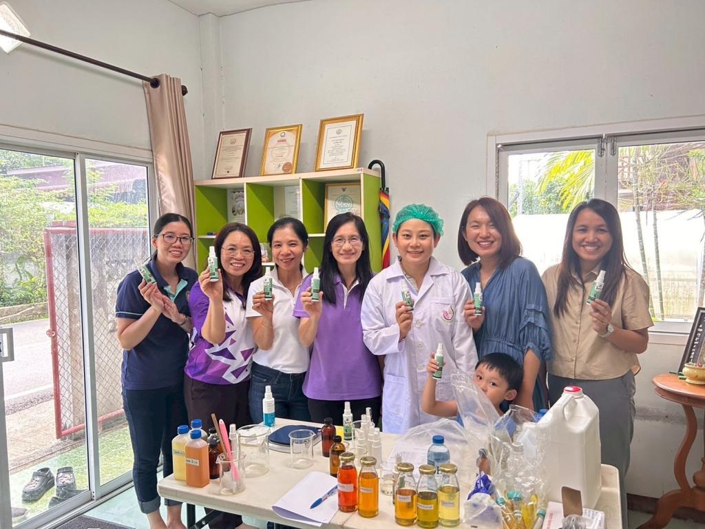 DIPROM Center 2 ติดตามการดำเนินงานของผู้เชี่ยวชาญ กิจกรรมการพัฒนาผลิตภัณฑ์สมุนไพรเชิงพื้นที่เพื่อสุขภาพและความงาม (Herbal city - Herbal product )
