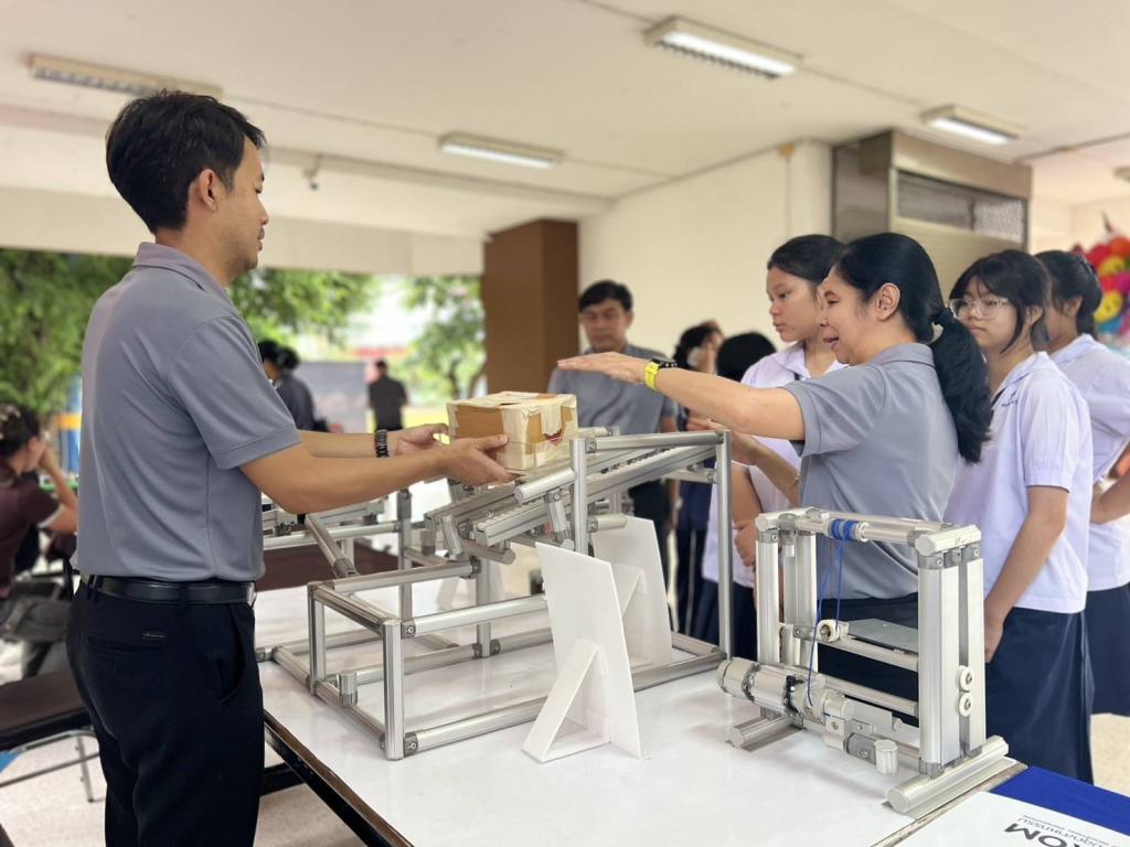 DIPROM CENTER 2 ร่วมสนับสนุนการสร้างแนวคิดพัฒนาวิสาหกิจให้กับเยาวชนคนรุ่นใหม่ในงานสัปดาห์วิทยาศาสตร์ ประจำปี พ.ศ. 2568