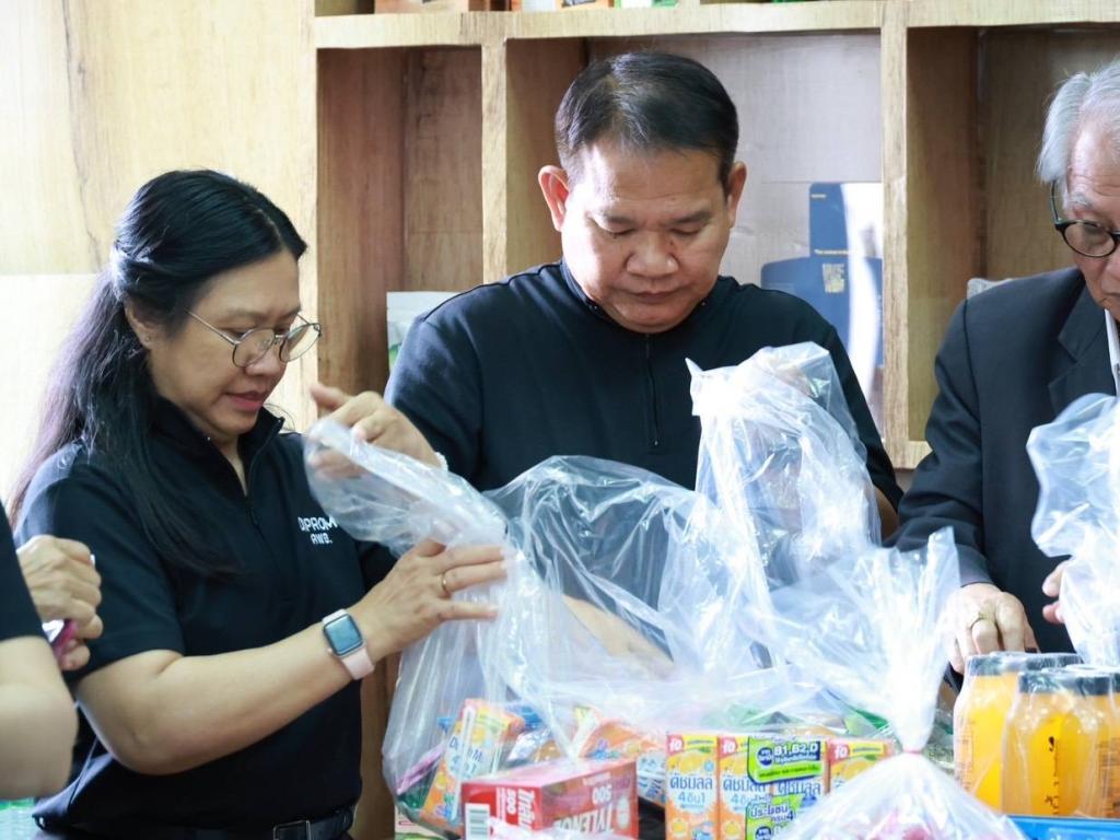 “ปลัดณัฐพล” บินตรงเมืองสองแคว เปิด “ศูนย์อุตสาหกรรมรวมใจ” หนุน “ดีพร้อม” เชื่อมพลังรัฐ–เอกชน เร่งฟื้นฟูธุรกิจภาคเหนือตอนล่าง