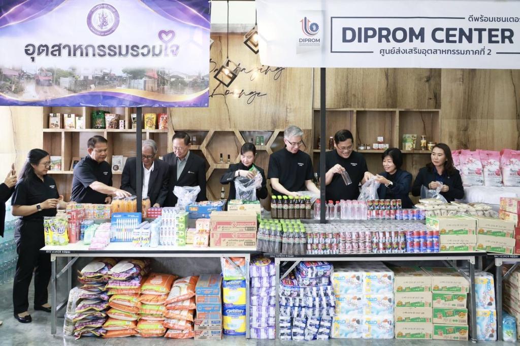 “ปลัดณัฐพล” บินตรงเมืองสองแคว เปิด “ศูนย์อุตสาหกรรมรวมใจ” หนุน “ดีพร้อม” เชื่อมพลังรัฐ–เอกชน เร่งฟื้นฟูธุรกิจภาคเหนือตอนล่าง