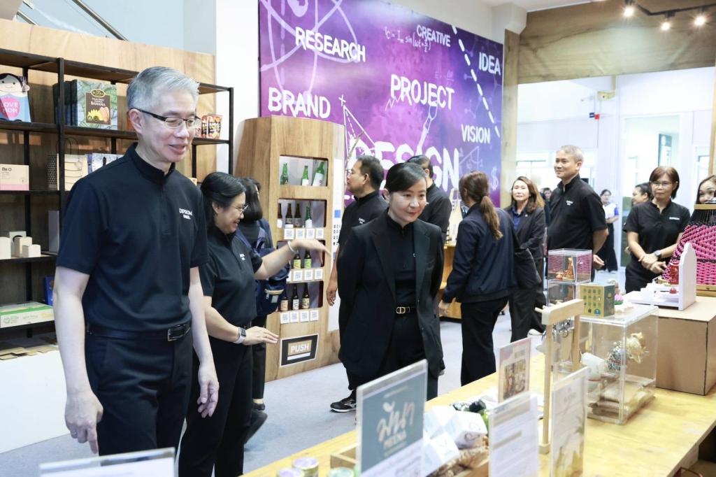 “ปลัดณัฐพล” บินตรงเมืองสองแคว เปิด “ศูนย์อุตสาหกรรมรวมใจ” หนุน “ดีพร้อม” เชื่อมพลังรัฐ–เอกชน เร่งฟื้นฟูธุรกิจภาคเหนือตอนล่าง