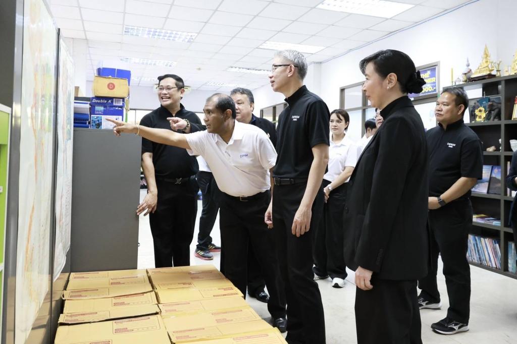 “ปลัดณัฐพล” บินตรงเมืองสองแคว เปิด “ศูนย์อุตสาหกรรมรวมใจ” หนุน “ดีพร้อม” เชื่อมพลังรัฐ–เอกชน เร่งฟื้นฟูธุรกิจภาคเหนือตอนล่าง