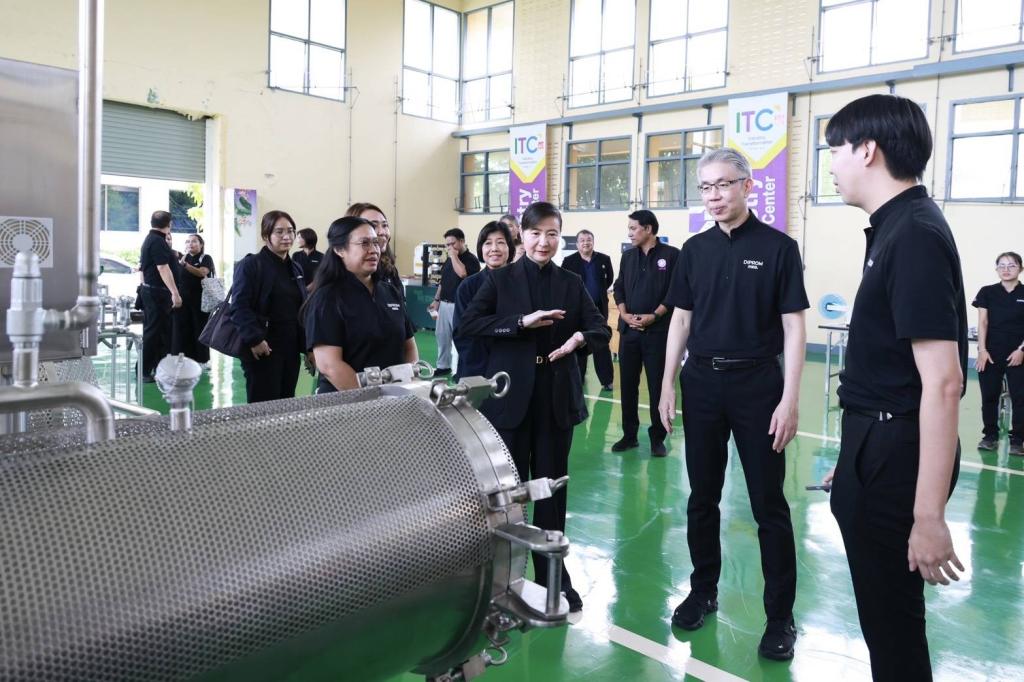 “ปลัดณัฐพล” บินตรงเมืองสองแคว เปิด “ศูนย์อุตสาหกรรมรวมใจ” หนุน “ดีพร้อม” เชื่อมพลังรัฐ–เอกชน เร่งฟื้นฟูธุรกิจภาคเหนือตอนล่าง