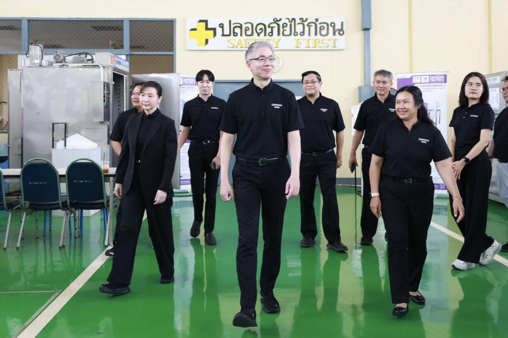 “ปลัดณัฐพล” บินตรงเมืองสองแคว เปิด “ศูนย์อุตสาหกรรมรวมใจ” หนุน “ดีพร้อม” เชื่อมพลังรัฐ–เอกชน เร่งฟื้นฟูธุรกิจภาคเหนือตอนล่าง